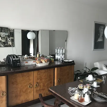 Via Roma - 4*